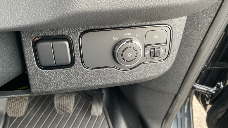 Mercedes-Benz Sprinter 315Cdi L2 Diesel Rwd 3.5t H2 Pro Van